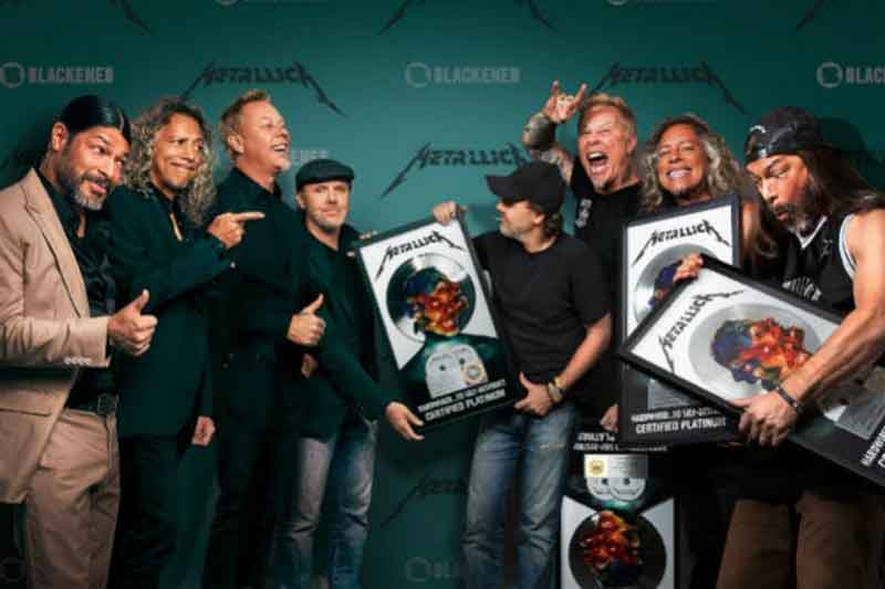 METALLICA получила платину